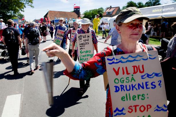 Bekymrede ældre. 