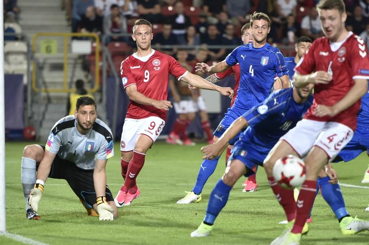 Italiens målmand, Gianluigi Donnarumma, var på forhånd banens mest omtalte spiller, da Danmark og Italien mødte hinanden ved U21 EM. 