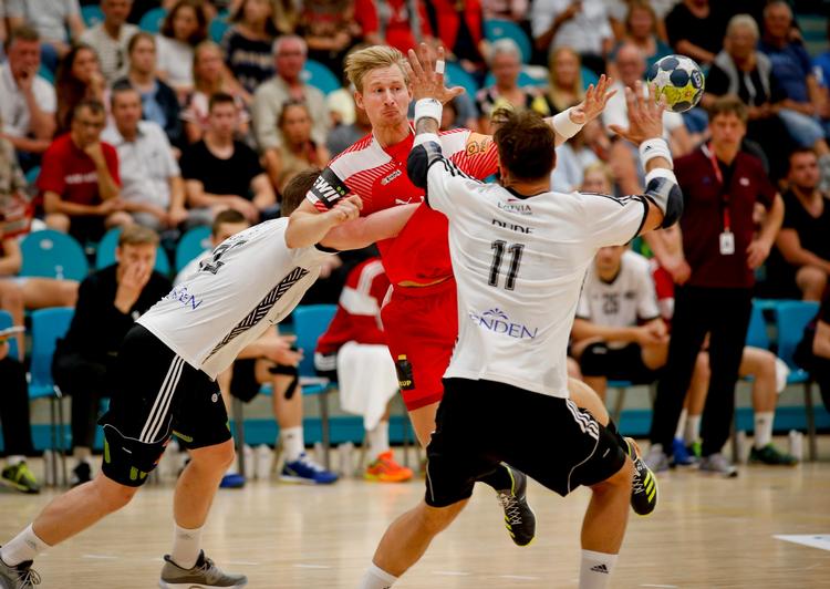 Peter Balling fra Tvist Holstebro fik chancen på højre back og var med til at køre hen over Letland.


 