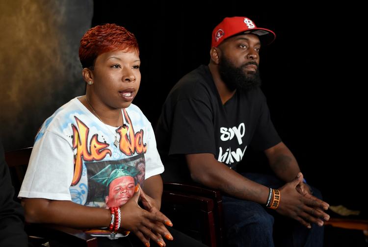Den dræbte sorte teenagers Michael Browns forældre, Lesley McSpadde og Michael Brown, Sr. 