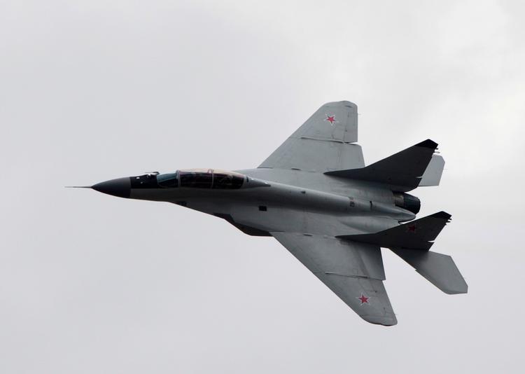 Et russisk kamplfly af typen MiG-29 under en fejring af det russiske luftvåbens 100-års jubilæum i 2012. (AP Photo/Misha Japaridze, File) 