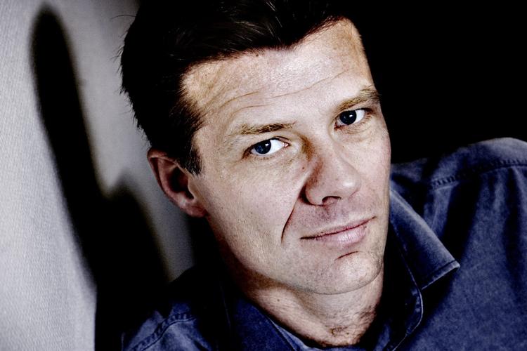 Forfatter og lektor på Lund Universitet i Sverige, Robert Zola Christensen, er aktuel med bogen 'Balloner forbudt', som er en roman fra en universitetsgang i det politisk korrekte Sverige. Her er det hele pænt - på overfladen. 