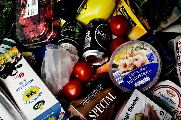 38 dagligvarer er blevet pristjekket i fem butikker, og i år er det Lidl, der trækker det længste strå.  