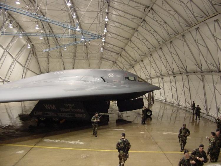 Det tophemmelige amerikanske B2 bombefly bruger jævligt basen på Diego Garcia, som ingen civile har adgang til.
Foto: US Airforce 