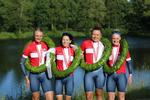 En uge efter, at Camilla Møllebro (nr. 2 fra venstre) sammen med Pernille Mathiesen, Christina Siggaard og Louise Norman Hansen havde erobret Dannebrogstrikot og laurbærkrans i holdløb, sikrede hun sig i dag samme udmærkelser i det individuelle landevejsløb ved Grindsted. 