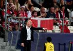 U21-landstræner Niels Frederiksen var som altid aktiv på sidelinjen, da Danmark spillede mod Tjekkiet i sin sidste gruppekamp ved EM - dette billede er dog fra opgøret mod Italien. 