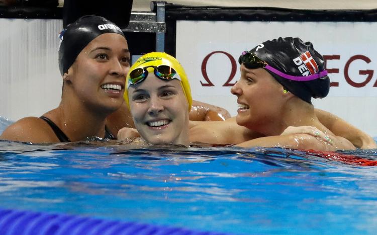 I OL-finalen i 50 meter fri vandt Pernille Blume (th.) over blandt andre australieren Cate Campbell (i midten), der var verdensrekordholder i 100 meter fri og blev nummer 5, og den forsvarende mester, hollænderen Ranomi Kromowidjojo (tv.), der blev nummer 6. 