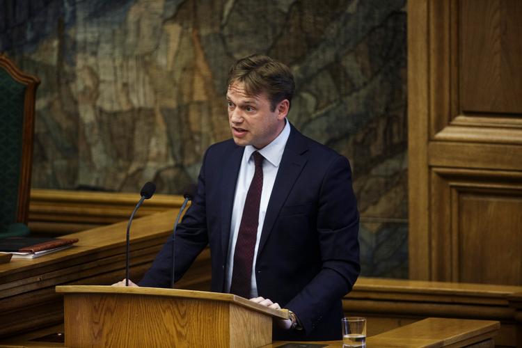 Udlændingeordfører Marcus Knuth (V) mener, at ngo-skibene bør stoppes og Frontex tage over.  
