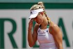 Det har hidtil været en ond sæson for Angelique Kerber, men tyskeren kan stadig nå at reparere den - hvis hun kan spille på græs.
   