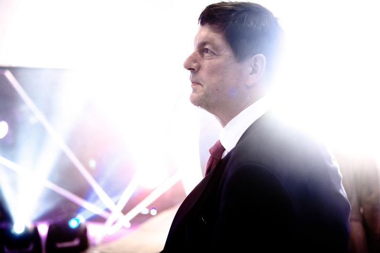 Tidligere tv-vært og nuværende folketingskandidat for de konservative blander sig nu i sagen om Inger Støjberg 