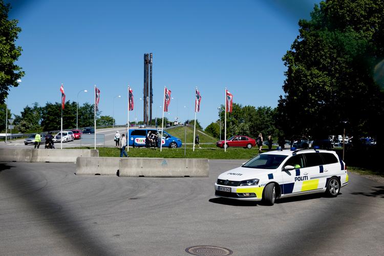 »Jeg siger det samme, som jeg også siger til mennesker i nattelivet generelt: Hold øje med hinanden, hjælp hinanden. Hvis en ven eller veninde er ved at gå for langt ud af én eller anden sti, så grib ind«, lyder det fra politiets talsmand.
   