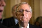 Det var tydeligvis ikke morsomt for lederen af de republikanske senatorer, Mitch McConnell, at fortælle pressen om den seneste udskydelse af afstemningen om en ny sundhedsreform.  