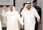
Kong Salman bin Abdulaziz Al Saud, (th) og  Kuwaits emir Sheikh Jaber al-Ahmad al-Sabah.  (arkivfoto) 