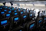 Flyselskaberne maser flere og flere sæder ind i kabinen. Det vil amerikanske politikere nu sætte en stopper for. Billedet er fra et SAS-fly, hvor benpladsen ikke er nede på det niveau, som amerikanske politikere kritiserer.  