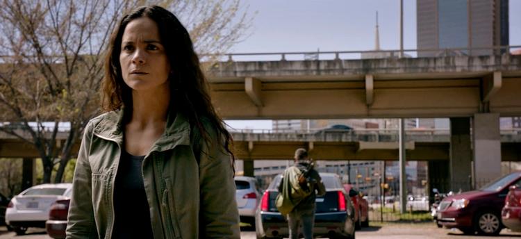 Alice Braga spiller hovedrollen som mexicanske Teresa Mendoza, som bliver taget som gidsel og hvirvlet ind i narkohandel. 