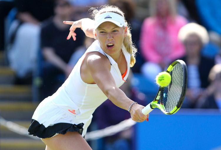 Caroline Wozniacki havde torsdag problemer mod Simona Halep i 1. sæt, men hun fik flot kæmpet sig tilbage på centre court i Eastbourne.
   