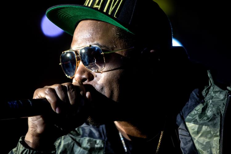 Efter syv minutters applaus fra publikum kom Nas tilbage og gav et ekstranummer på Orange Scene. 
   