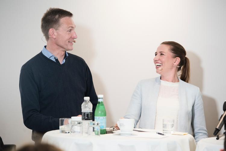 
    Mette Frederiksen og Kristian Thulesen Dahl har i flere tilfælde på det seneste dannet parløb. Blandt andet i sagen om kulegravning af Skat.

Morgenmøde med partilederne i folkets hus- folkemødet bornholm 2017
   