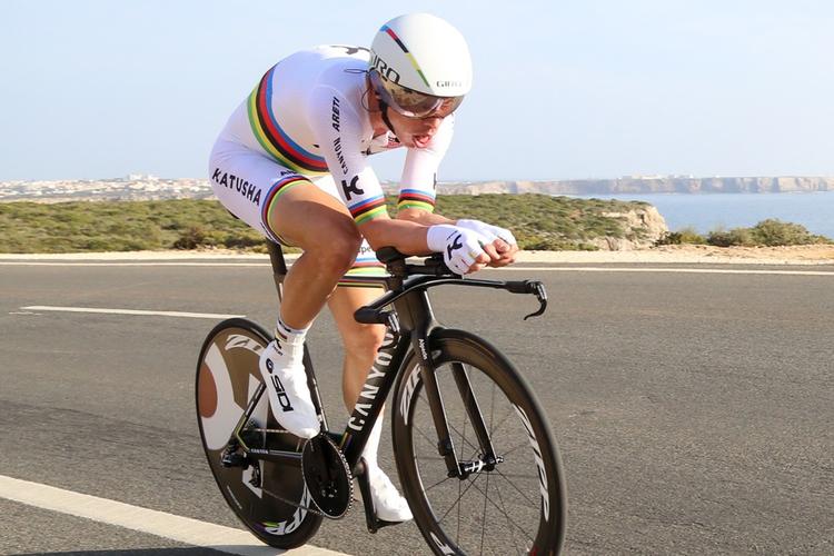 Tony Martin i den elegante, kraftfulde stil, som i dag skal indbringe ham endnu en triumf på tempocyklen. 