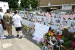 Omkring 80 mennesker menes at være omkommet i højhuset Grenfell Tower i London.  