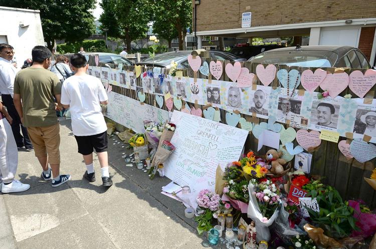Omkring 80 mennesker menes at være omkommet i højhuset Grenfell Tower i London.  