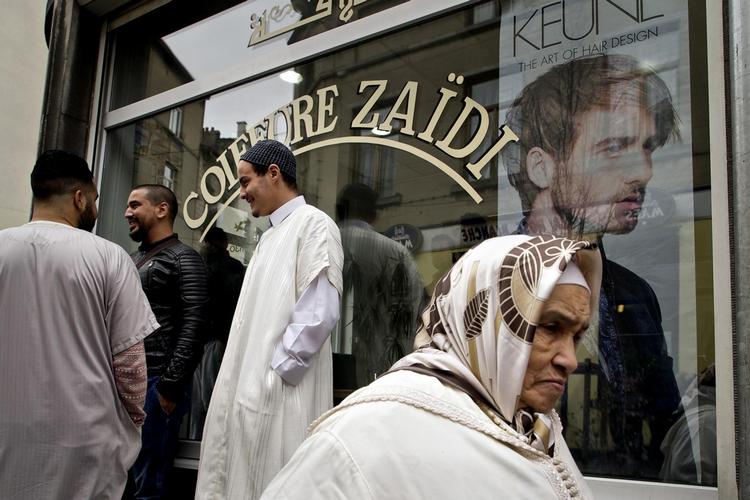 Molenbeek er i dag kendt på grund af flere terroristers tilknytning til bydelen i Bruxelles. Allerede for 12 år siden forsøgte Hind Fraihi at advare mod mange radikale muslimer i Molenbeek. 