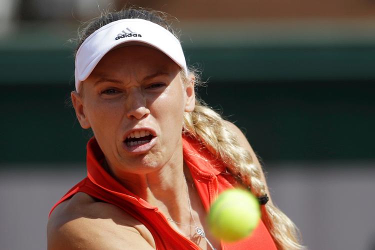 Caroline Wozniackis uge i Eastbourne har været en lovende optur før Wimbledon, der serves i gang mandag, hvorefter danskeren spiller sin første kamp tirsdag.
   