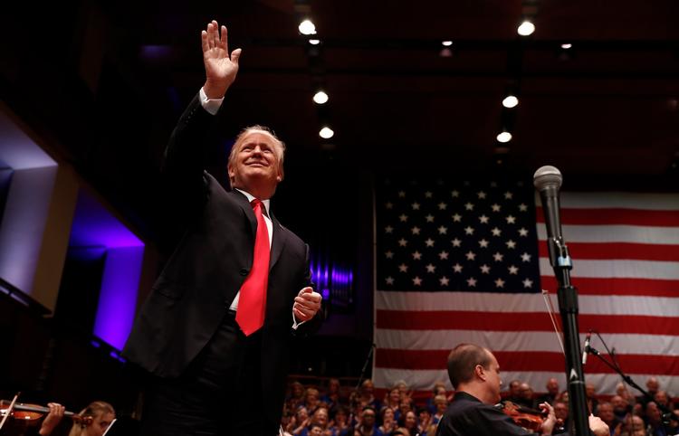 USA's præsident, Donald J. Trump, ankommer til Kennedy Center for the Performing Arts i Washington, hvor han skal holde tale i anledning af et Celebrate Freedom event.   