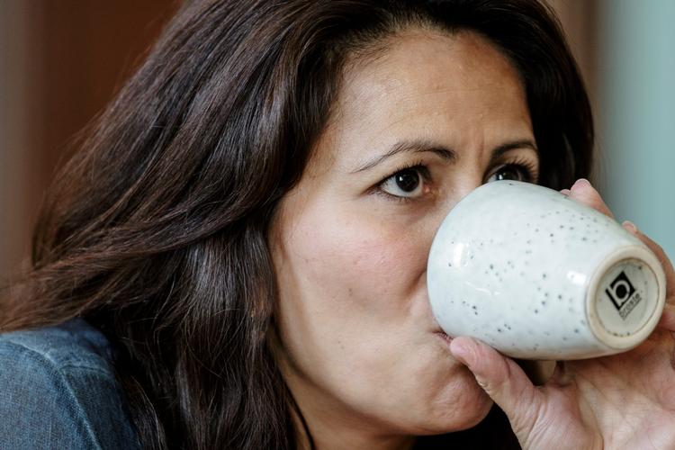 Det er med sin famøse 'dialogkaffe', at Özlem Cekic nu tager verden med storm. 