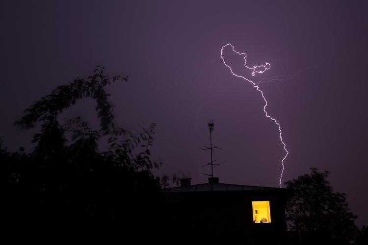 
    Lyn, regn og torden over København (arkivbillede)
   