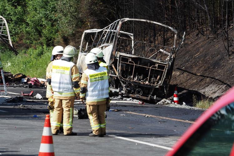 I alt 48 personer var om bord på bussen, da den brød i brand. 