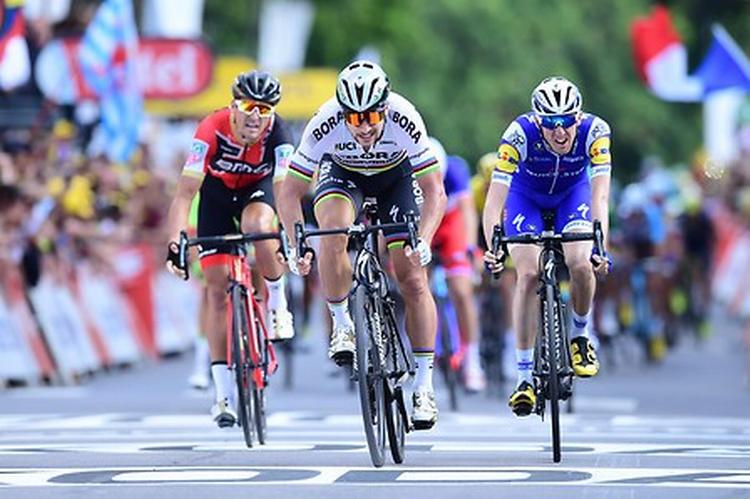 Peter Sagan holder rivalerne bag sig på den stejle opløbsstrækning i Longwy og sikrer sig karrierens ottende etapesejr. Foto: ASO/Alex Broadway. 