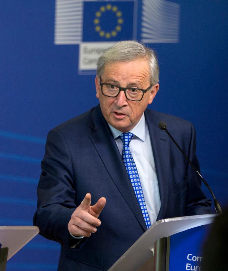 
   Jean-Claude Juncker kom op i det røde felt, da ganske få EU-parlamentarikere var mødt op (arkiv) 