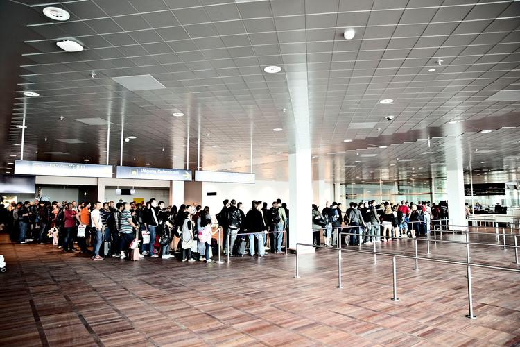 Hvordan er man egentlig stillet, hvis man på grund af kø i eksempelvis paskontrollen ikke når sit fly? 