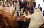 Udenrigsministrene fra fire arabiske lande mødtes i dag i Kairo for at diskutere den verserende konflikt mellem landene og Qatar. Fra venstre mod højre: Saudi-Arabiens udenrigsminister Adel al-Jubeir, De Forenede Arabiske Emiraters udenrigsminister Abdullah bin Zayed al-Nahyan, Egyptens udenrigsminister Sameh Shoukry, og Bahrains udenrigsminister Khalid bin Ahmed al-Khalifa. 