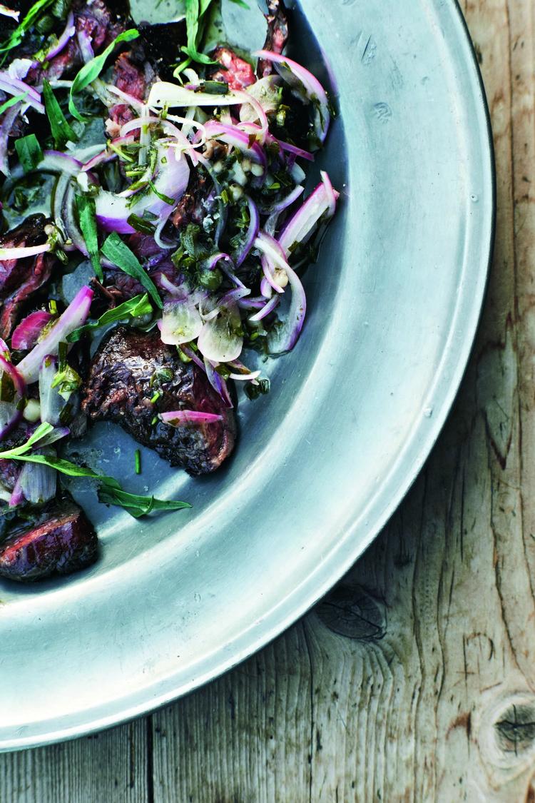 Nyretapperne serveres med lun dressing. 