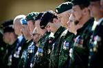 Både fagforbund og veteranorganisationer kritiserer, at veteraner der var udsendt før 1996 ikke har ret til samme ydelser, som kollegaer der var afsted efter. 