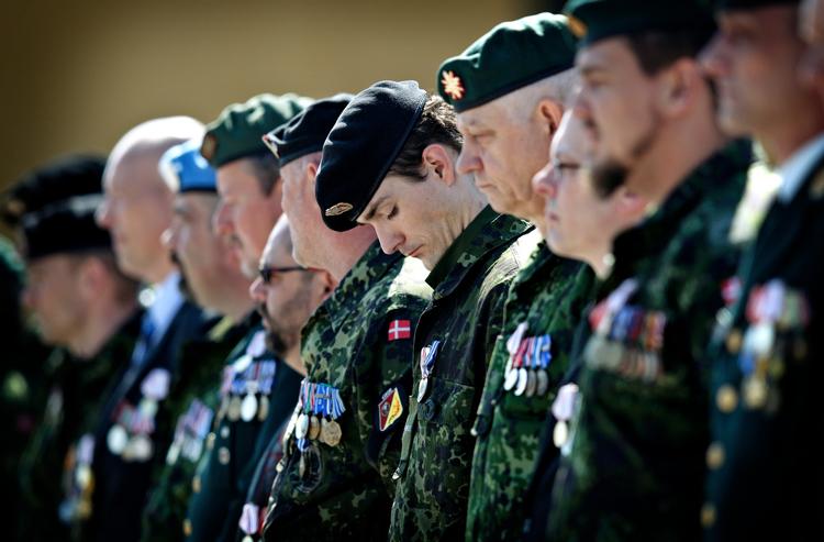 Både fagforbund og veteranorganisationer kritiserer, at veteraner der var udsendt før 1996 ikke har ret til samme ydelser, som kollegaer der var afsted efter. 