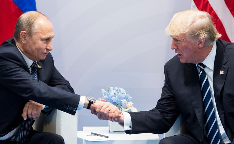 Vladimir Putin og Donald Trump mødtes i dag for første gang ansigt til ansigt i forbindelse med G20-mødet i Hamburg.  