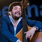 Den 46-årige israelske bassist Omer Avital besøgte dette års Copenhagen Jazz Festival på gårsdagens åbningsaften. 