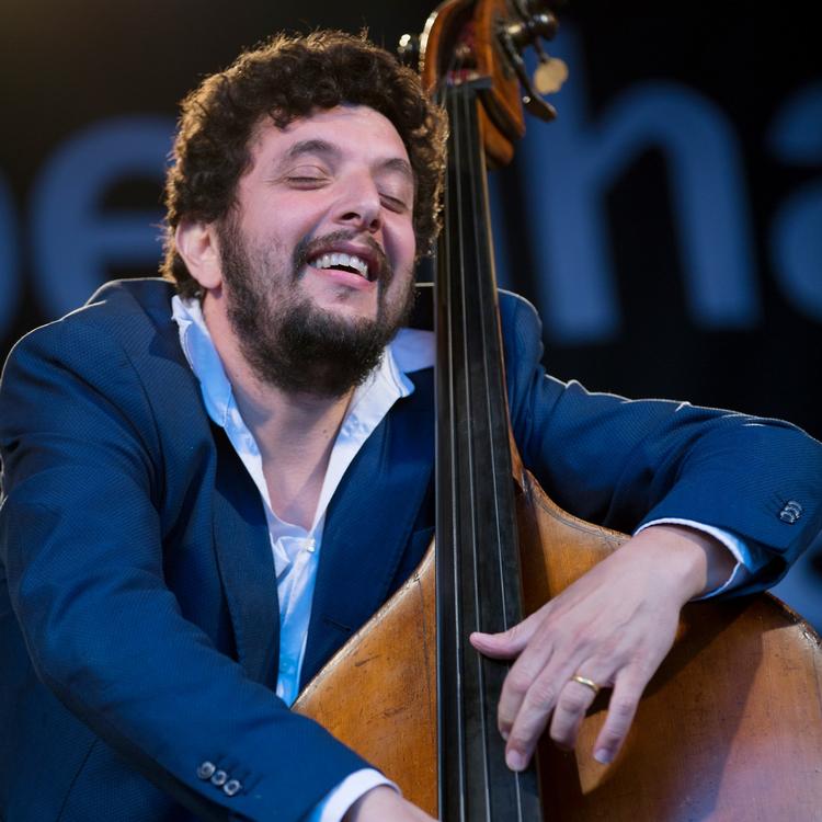 Den 46-årige israelske bassist Omer Avital besøgte dette års Copenhagen Jazz Festival på gårsdagens åbningsaften. 