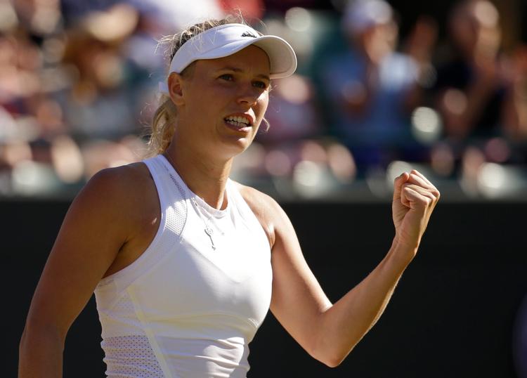 Caroline Wozniacki er også med i den 2.  uge af Wimbledon. Mandag spiller hun 1/8-finale.  