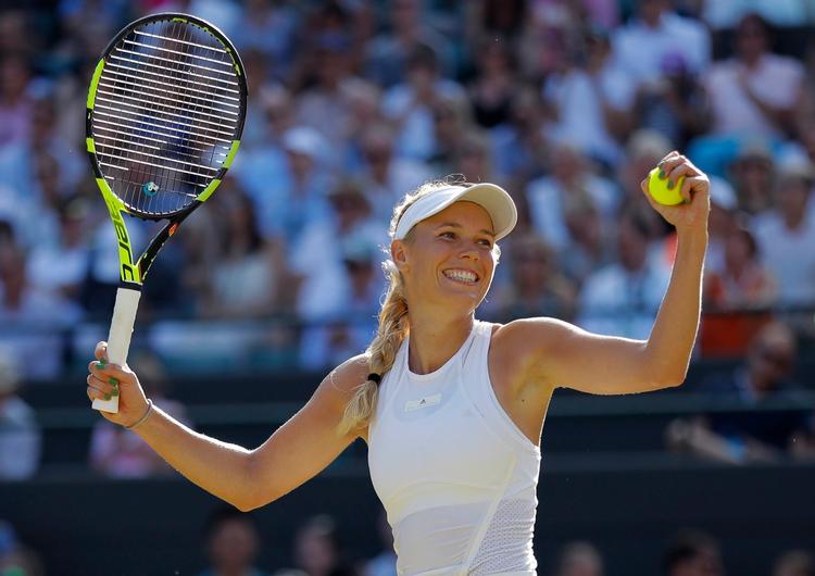 Caroline Wozniacki gjorde et comeback, da hun var så godt som ude af Wimbledon, men alligevel vandt over  Anett Kontaveit.  