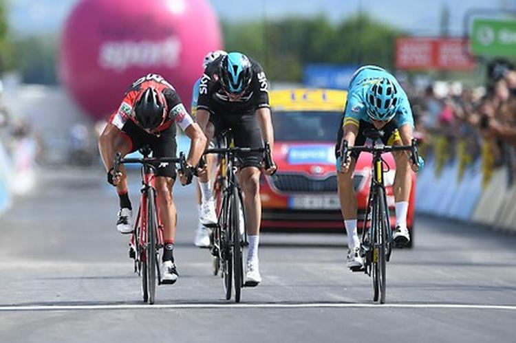 Den efterhånden berømte spurt på 6. etape i Critérium du Dauphiné, hvor Jakob Fuglsang besejrer Richie Porte og Chris Froome, mens Fabi Aru kommer ind på fjerdepladsen. 