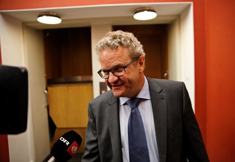 
Venstres retsordfører, Preben Bang Henriksen, vil hane ministeren på banen efter ny regning fra statens faste advokat, Kammeradvokaten. 
