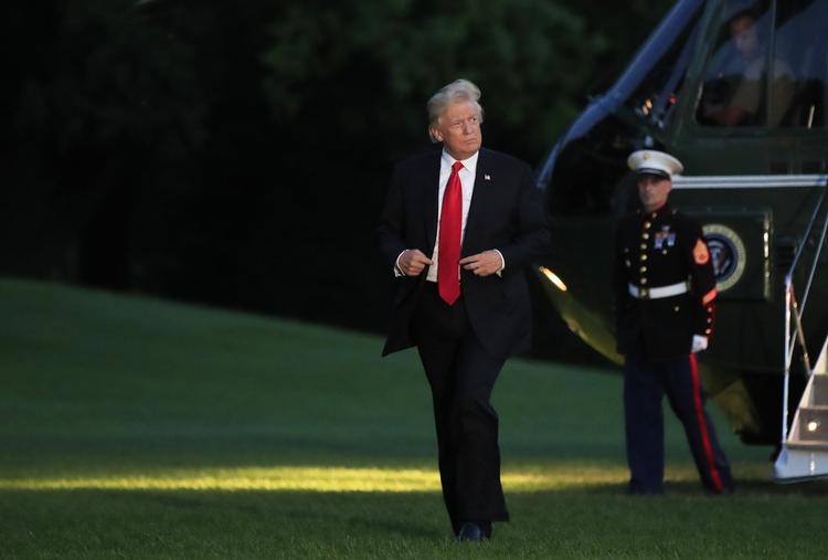 I weekenden vendte Trump hjem til Det Hvide Hus efter G20-topmødet i Hamburg. Her blev han mødt af New York Times’ afsløring af, at folk helt tæt på Trump aktivt søgte russeres hjælp til at underminere Hillary Clinton. 