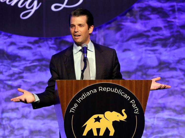 Donald Trump Jr. var synlig i valgkampen - her på kampagnebesøg i Indiana. Nu er han atter i søgelyset. 