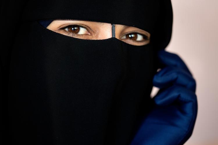 Den radikale modstand  mod brugen af niqab varede ikke mange timer. 