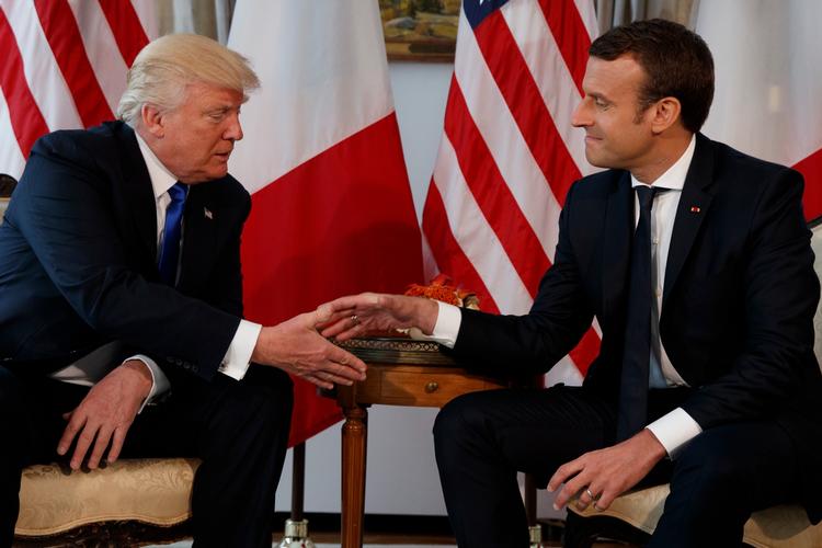 Den amerikanske præsident Donald Trump er taget på besøg hos den franske præsident Emmanuel Macron de næste to dage. 