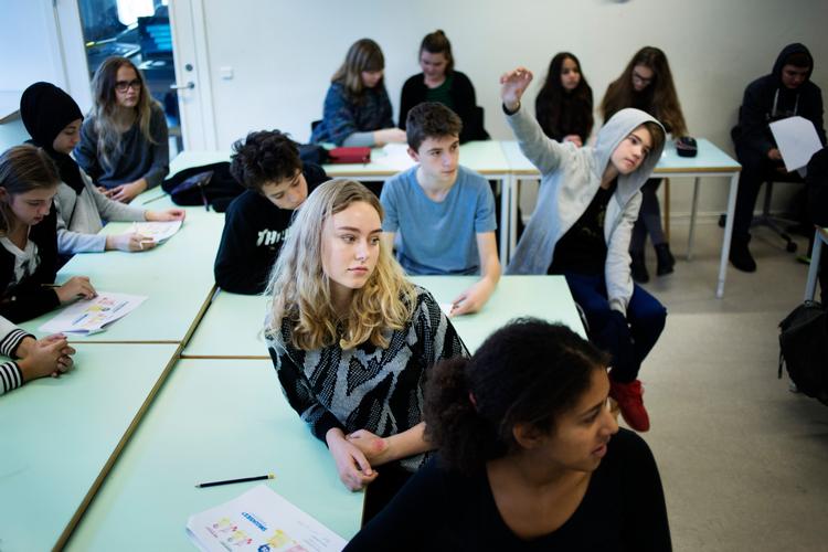 ARKIVFOTO. Elever på Gasværksvejens Skole på Vesterbro i København. Undervisning.
   